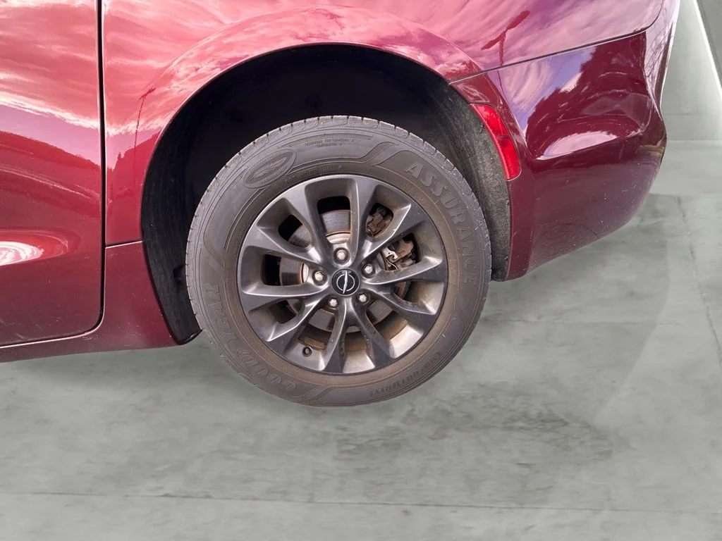 Used 2022 Red Chrysler Touring L image 9
