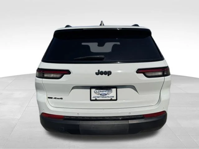 Used 2022 White Jeep Altitude image 6