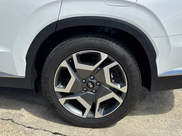 Used 2025 White Hyundai Limited image 7