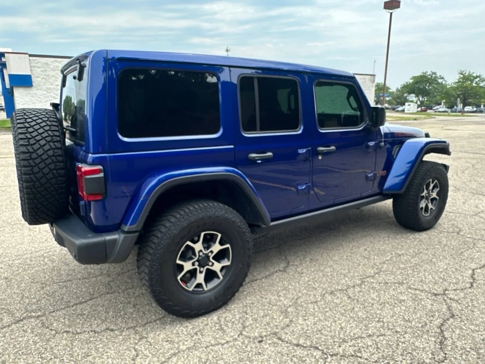 Used 2020 Ocean Blue Metallic Clearcoat Jeep Rubicon image 18
