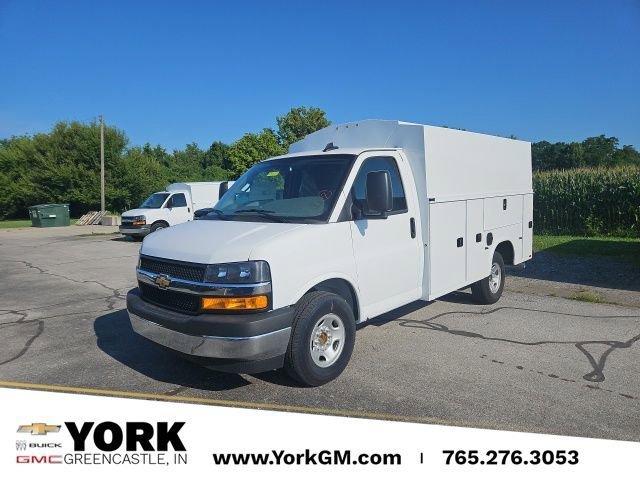 2025 Chevrolet Express Cutaway 3500 1WT