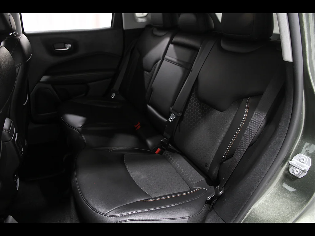 Used 2019 Olive Green Pearl Coat Jeep Latitude image 19