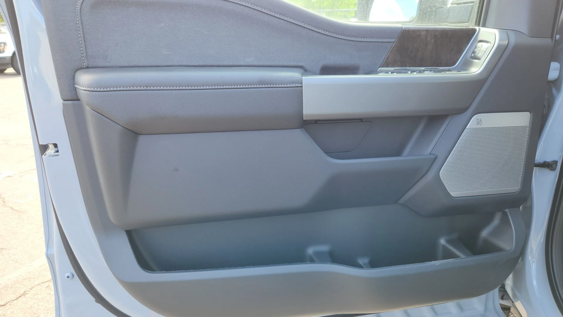 New 2026 Glacier Gray Metallic Tri-Coat Ford LARIAT image 12