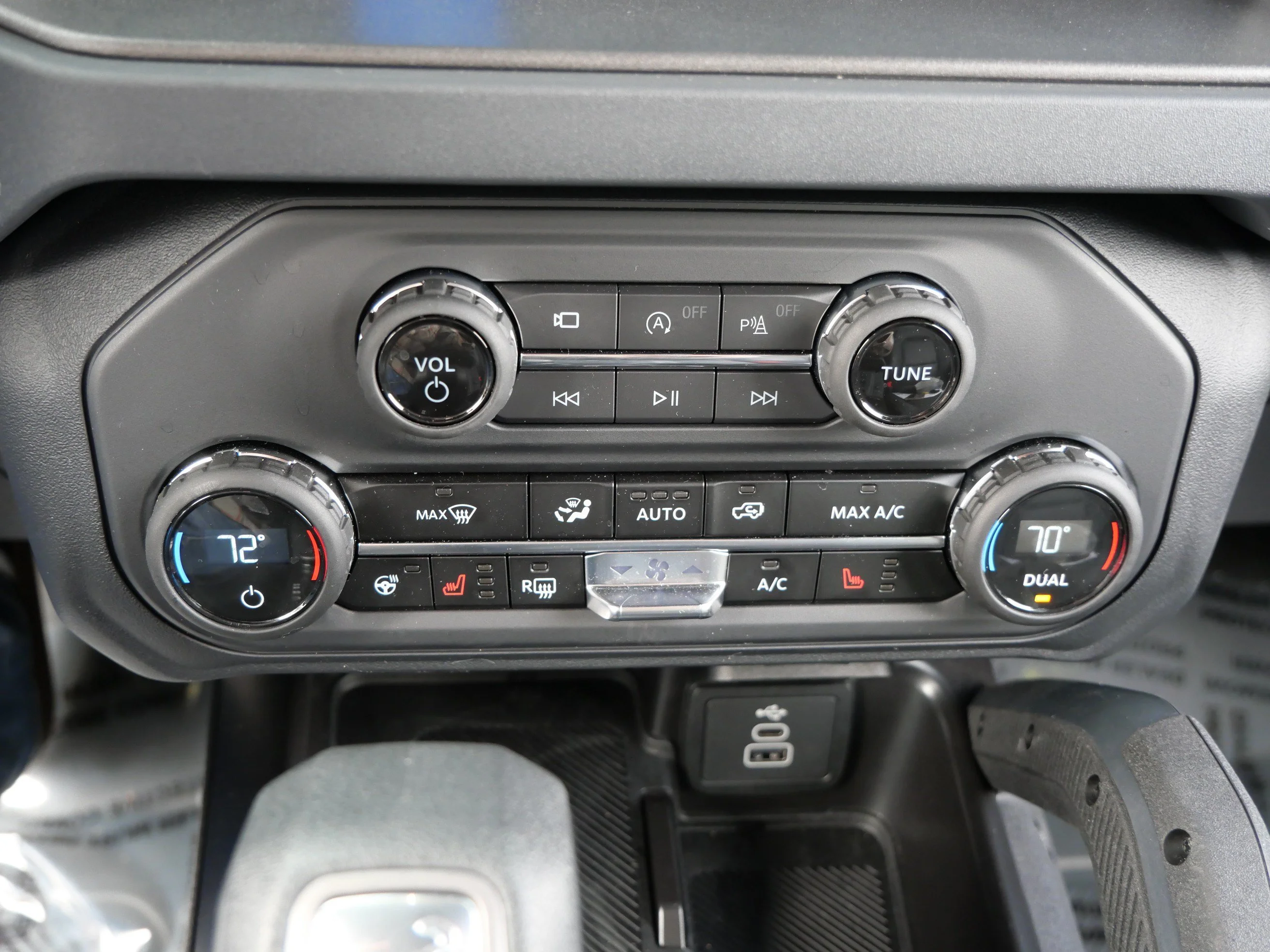 New 2026 Velocity Blue Metallic Ford Badlands image 23