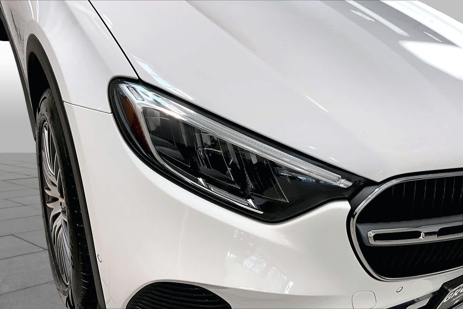 Used 2023 Polar White Mercedes-Benz GLC 300 image 26