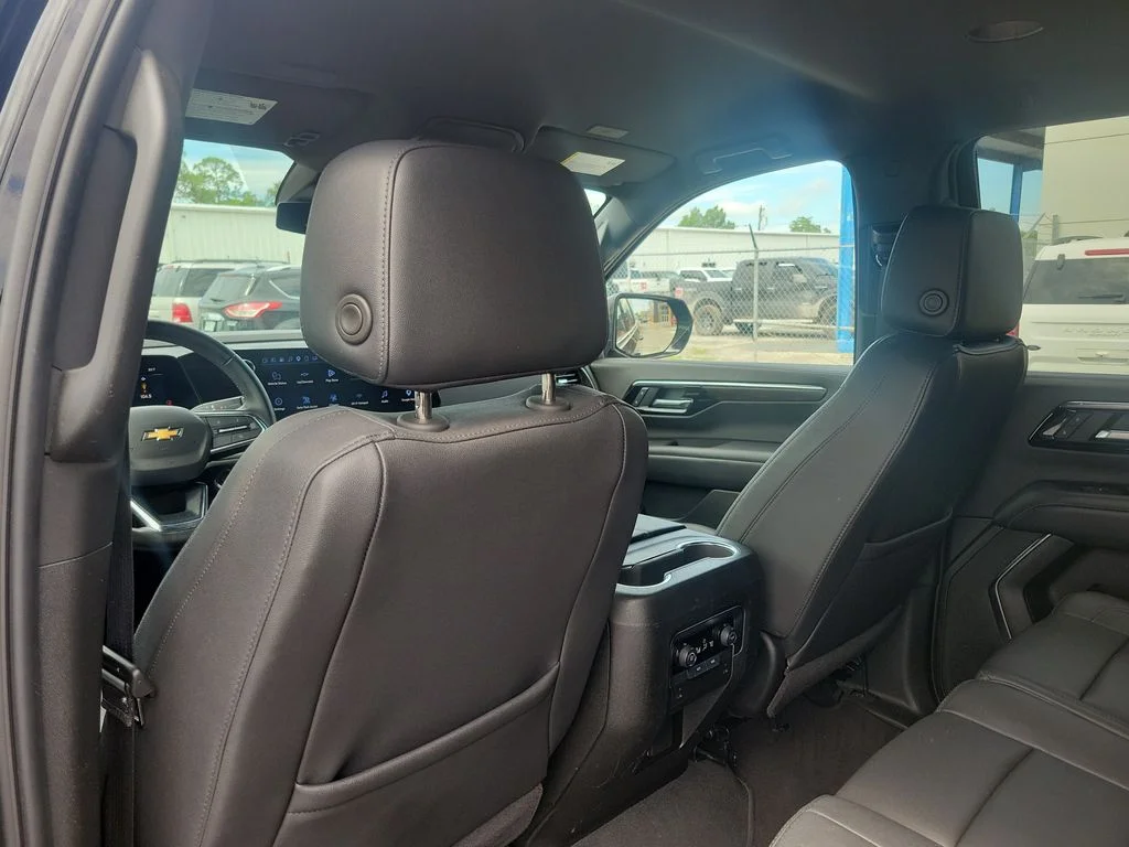 Used 2025 Black Chevrolet LT image 17
