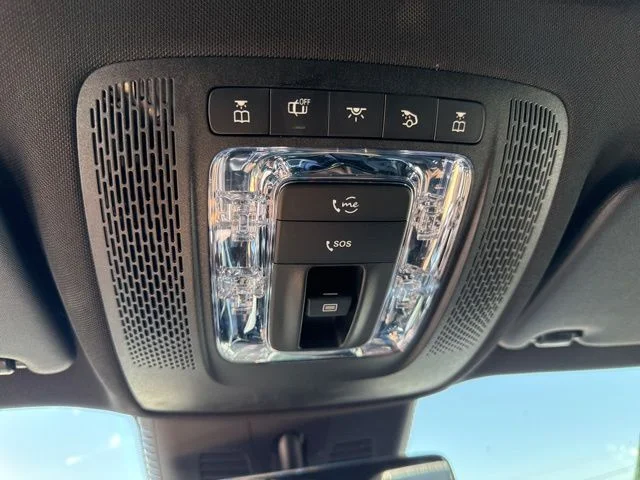Used 2025  Mercedes-Benz GLB 250 image 45