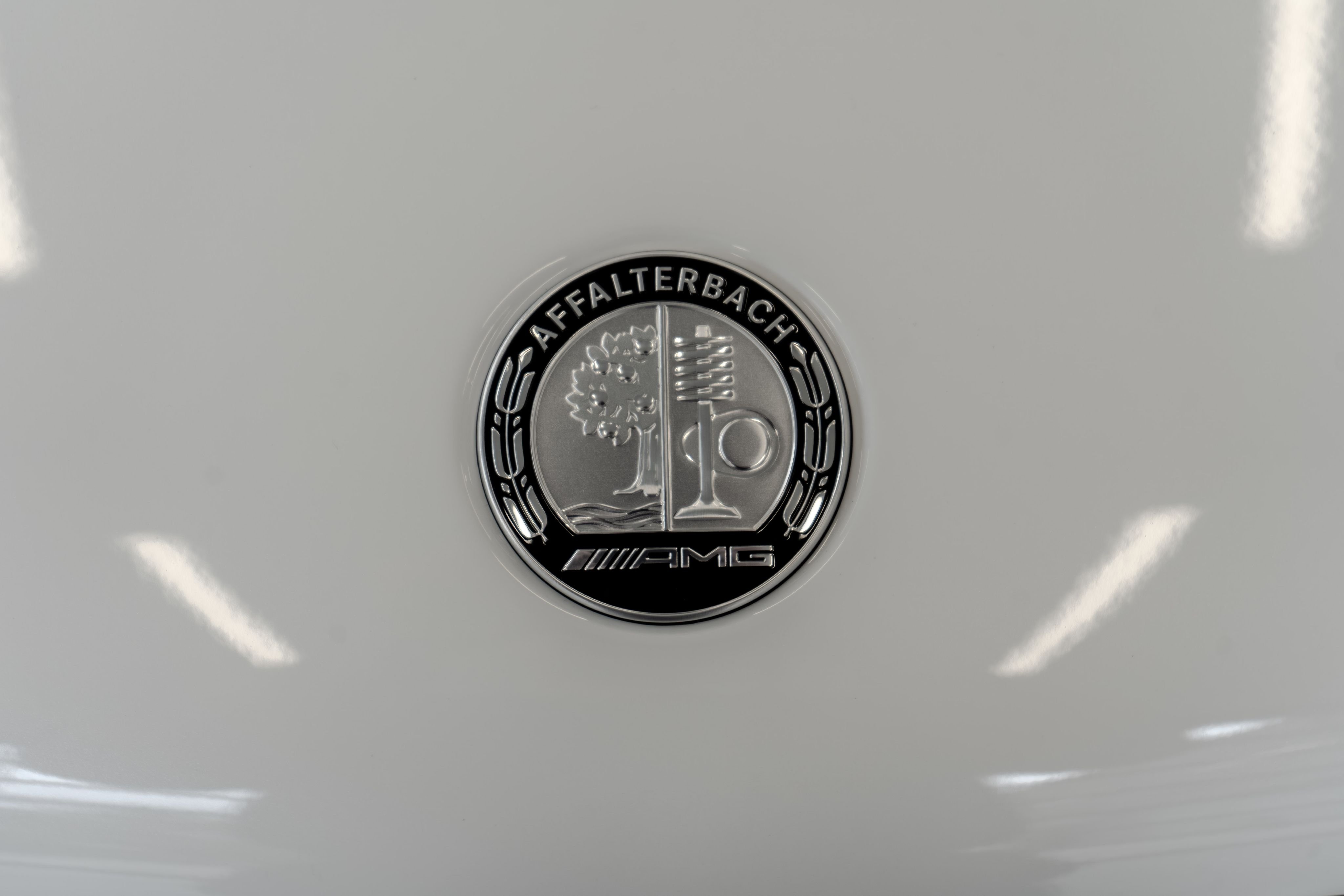 New 2026 MANUFAKTUR Moonlight White Metallic Mercedes-Benz GLE 53 AMG® image 5