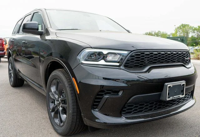New 2026 Diamond Black Clear-Coat Exterior Paint Dodge GT image 4