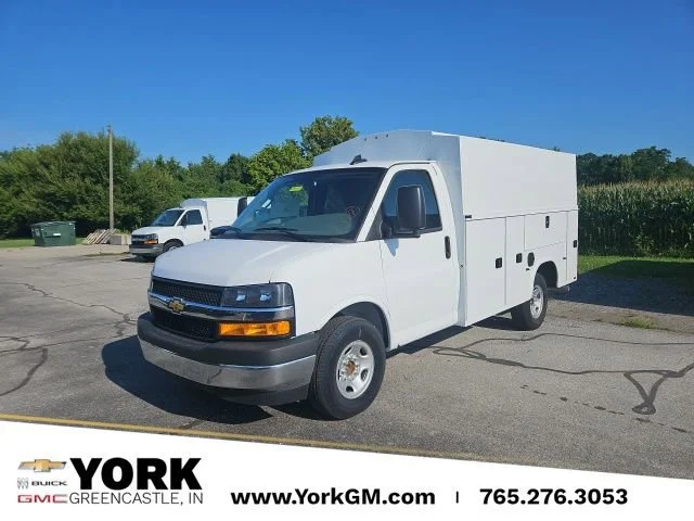 2025 Chevrolet Express Cutaway 3500 1WT