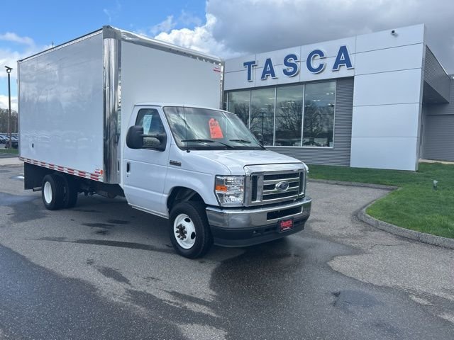 2022 Ford E-Series DRW E-450 Super Duty 158 in WB's photo