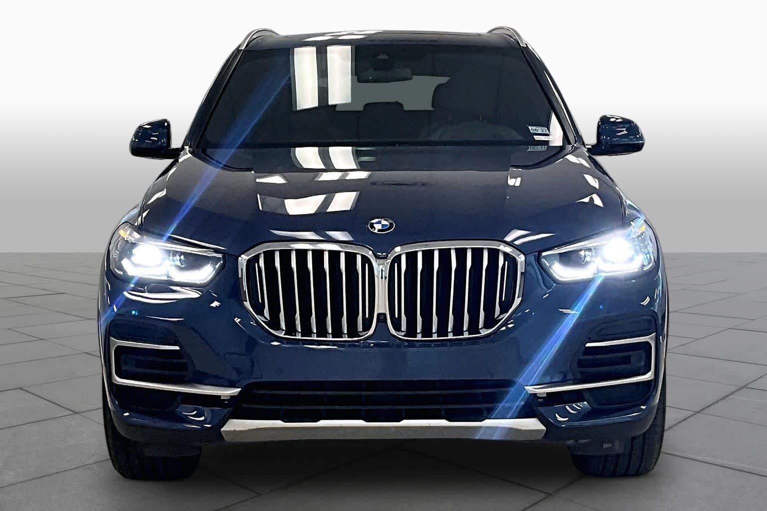 Used 2022 Phytonic Blue Metallic BMW sDrive40i image 3
