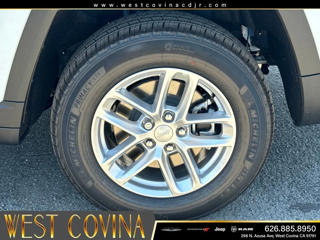 New 2026 Bright White Clearcoat Jeep Laredo image 17