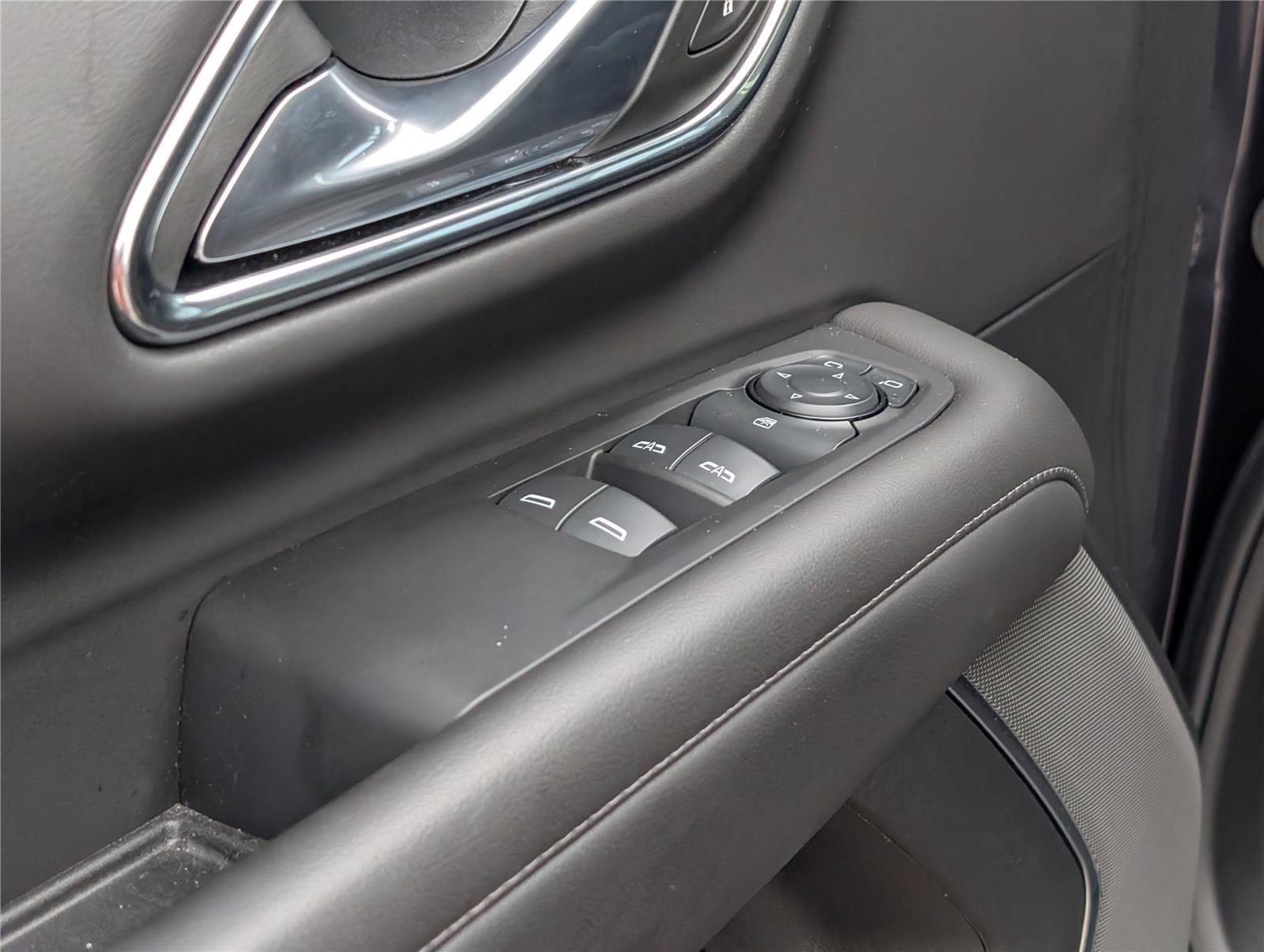 2024 GMC Yukon SLE - Photo 16