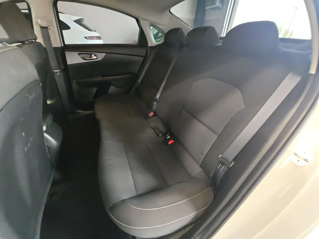 Used 2021 White Kia FE image 22