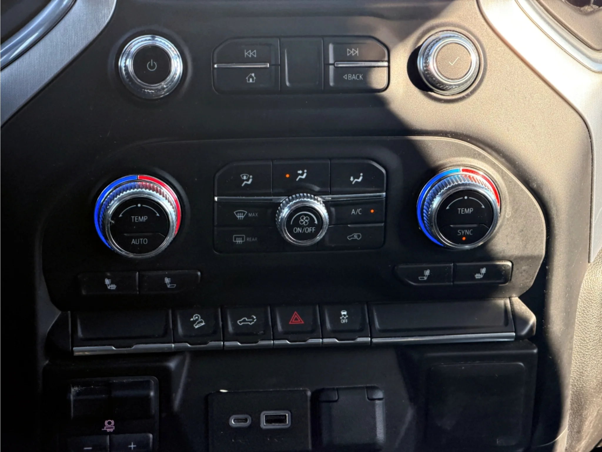 Used 2022 Pacific Blue Metallic GMC Elevation image 10