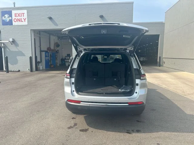 New 2026 Silver Zynith Jeep Laredo image 26