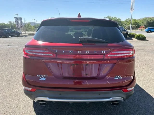 Used 2015 Red Lincoln Base image 5