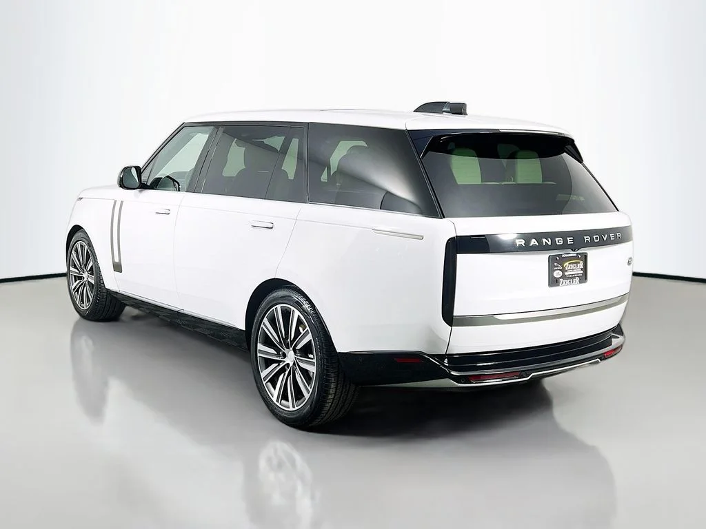 Used 2023 Fuji White Land Rover SE image 7