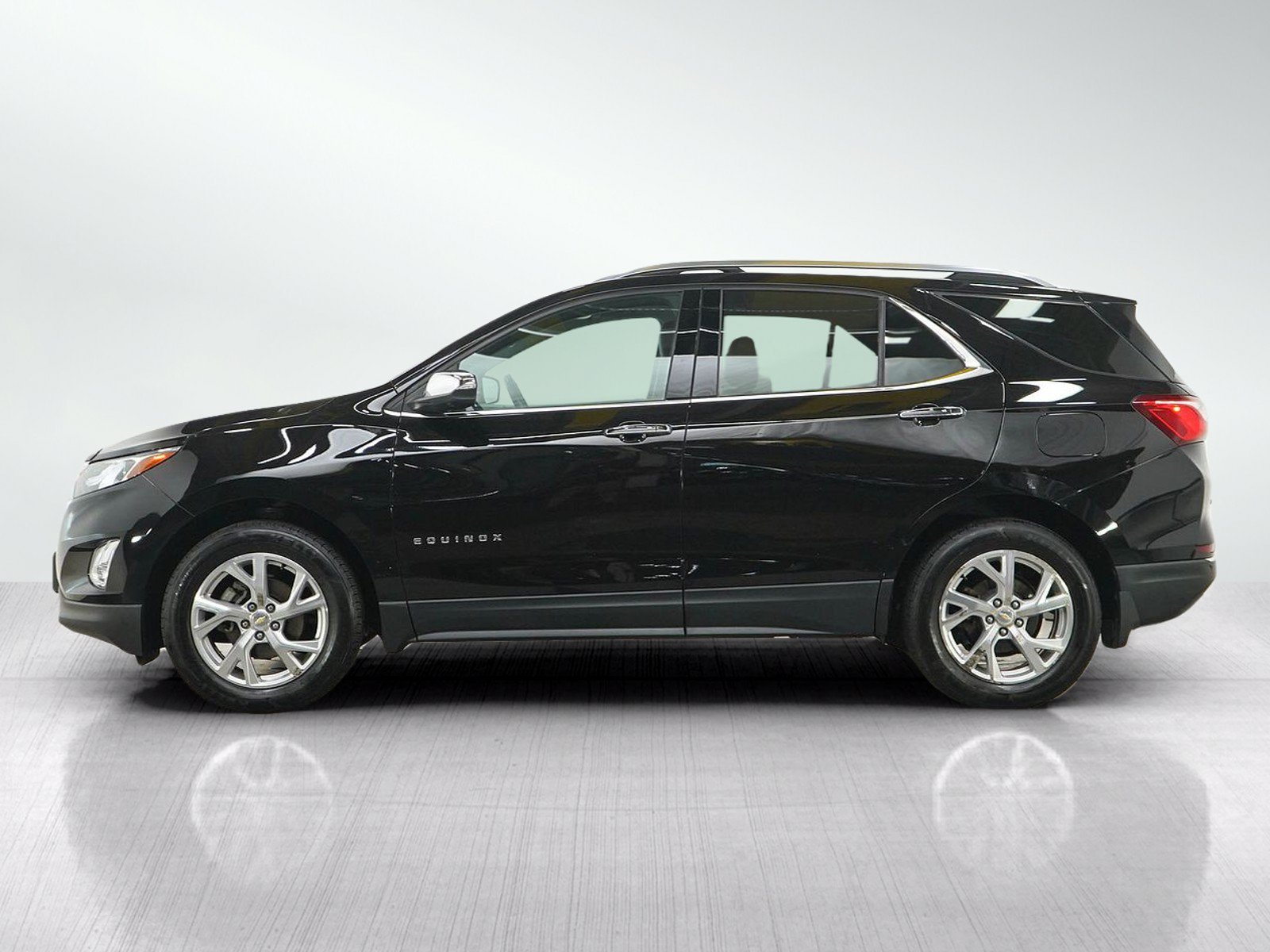 Used 2019 Chevrolet Equinox Premier with VIN 2GNAXXEV2K6137827 for sale in White Bear Lake, Minnesota