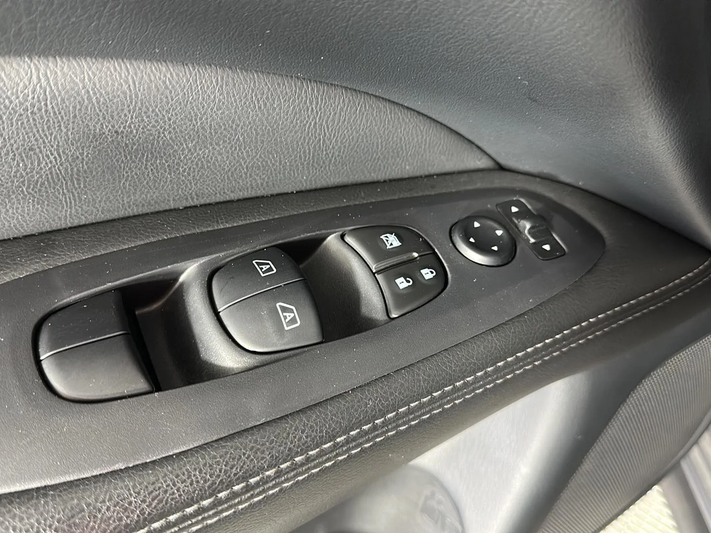 Used 2020 Gun Metallic Nissan SL image 8