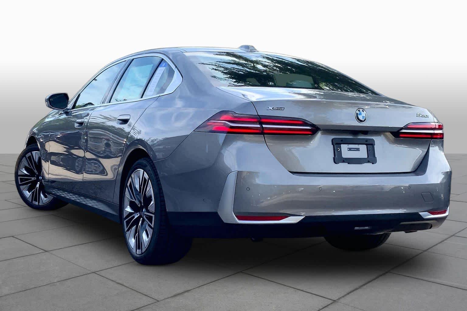 New 2027 Oxide Grey Metallic BMW 530i xDrive image 12