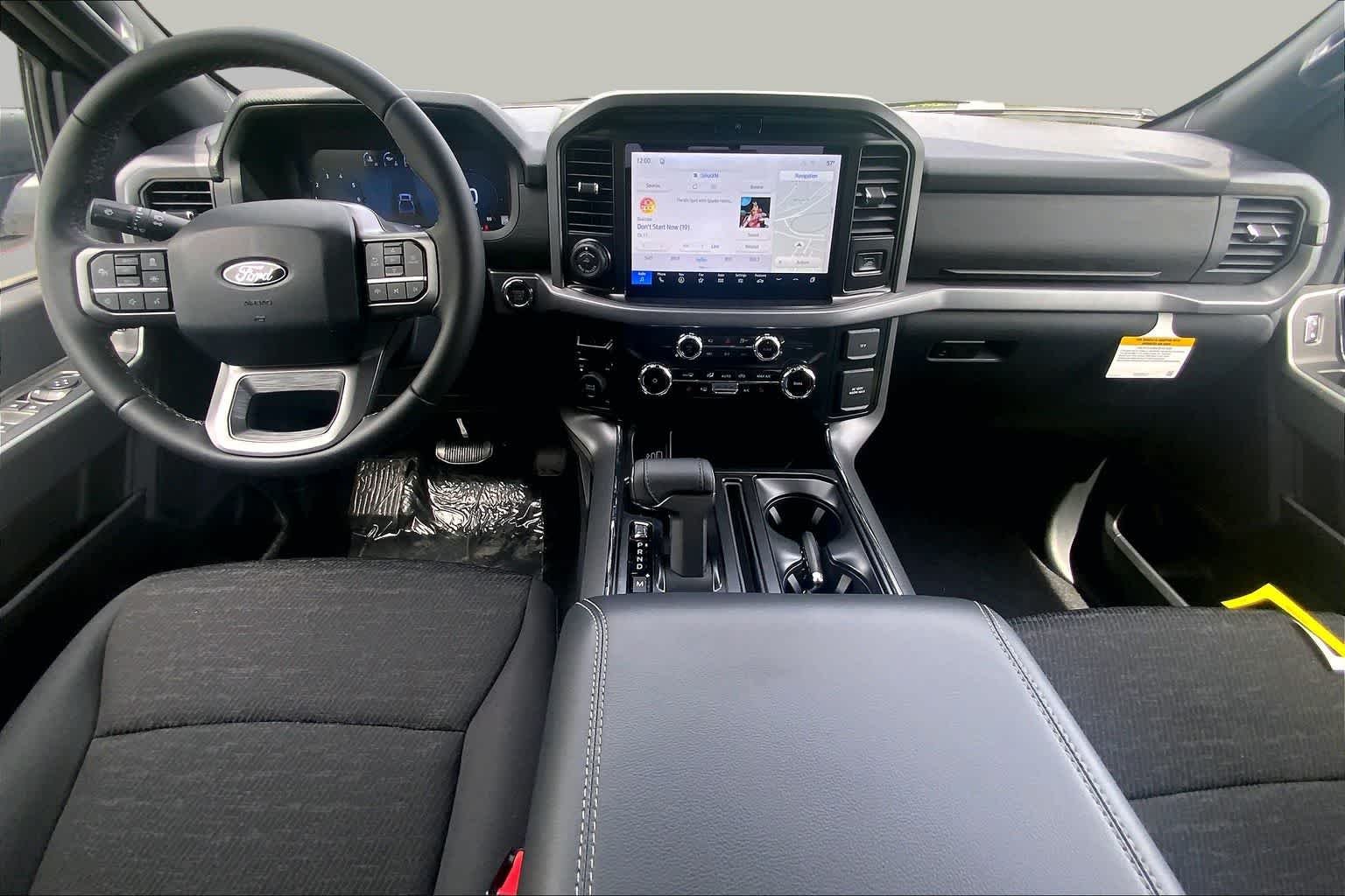 New 2026 Oxford White Ford XLT image 7