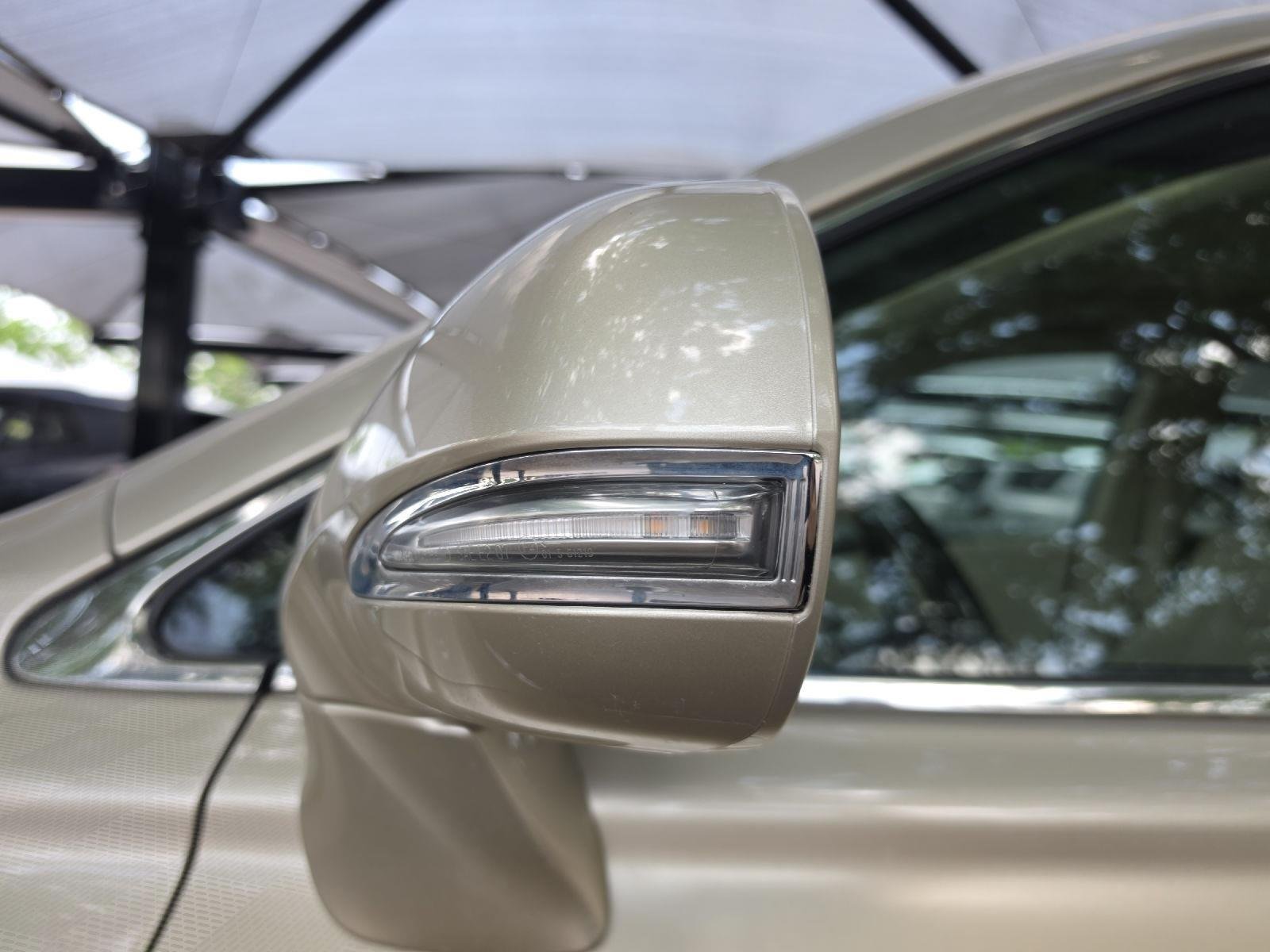 Used 2015 Satin Cashmere Metallic Lexus Base image 16