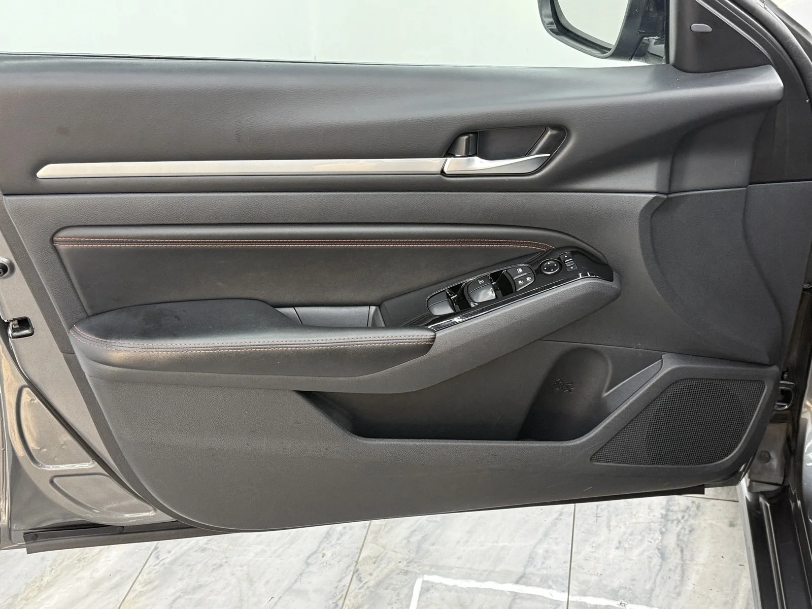 Used 2023 Gun Metallic Nissan 2.5 SR image 22