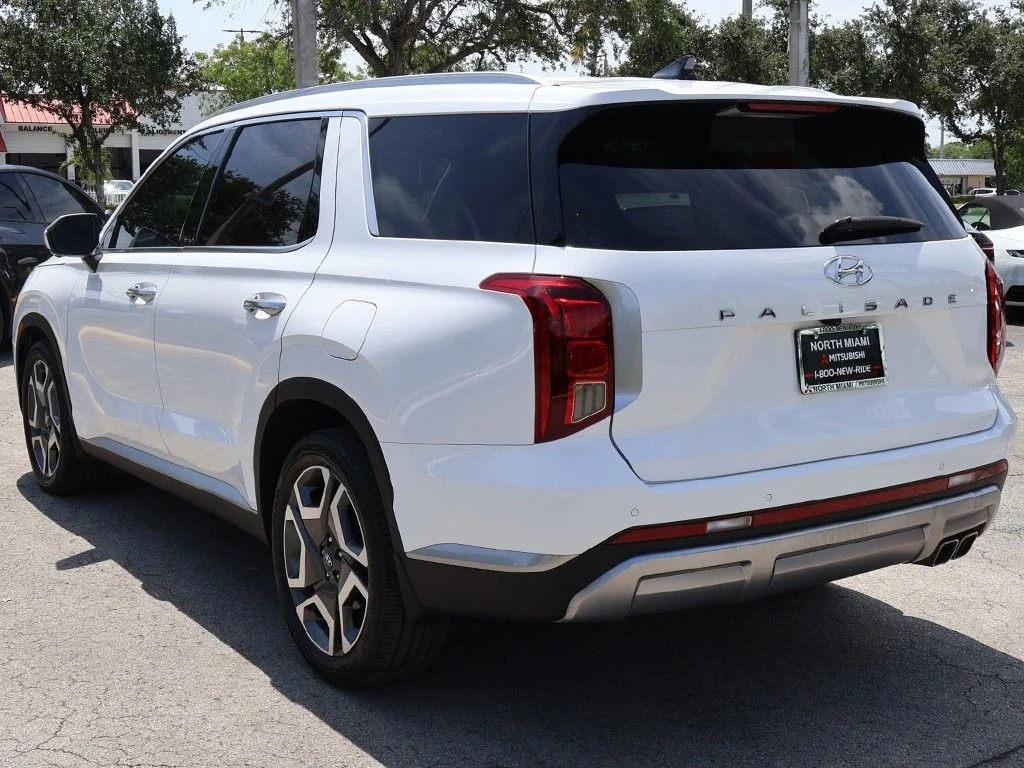 Used 2024 White Hyundai SEL image 10