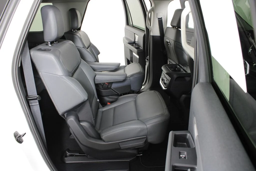New 2026 Star White Metallic Tri-Coat Ford Active image 15