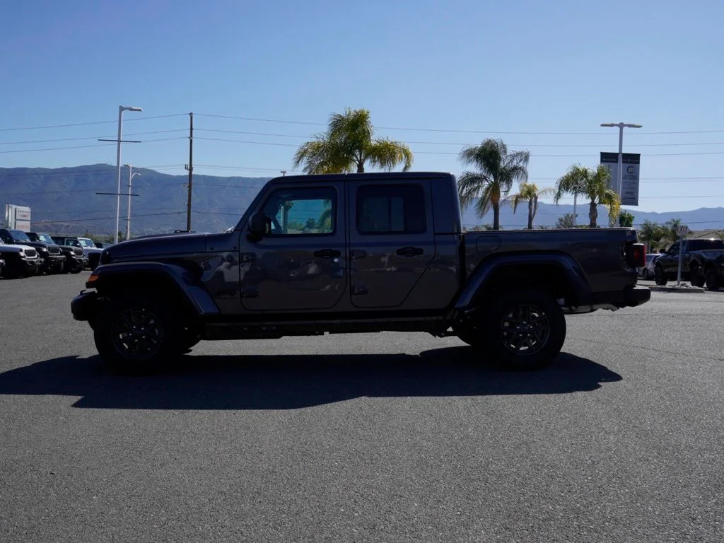 New 2026 Granite Crystal Metallic Clear-Coat Exterior Paint Jeep Sport S image 6