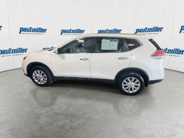 Used 2015 Glacier White Nissan S image 7
