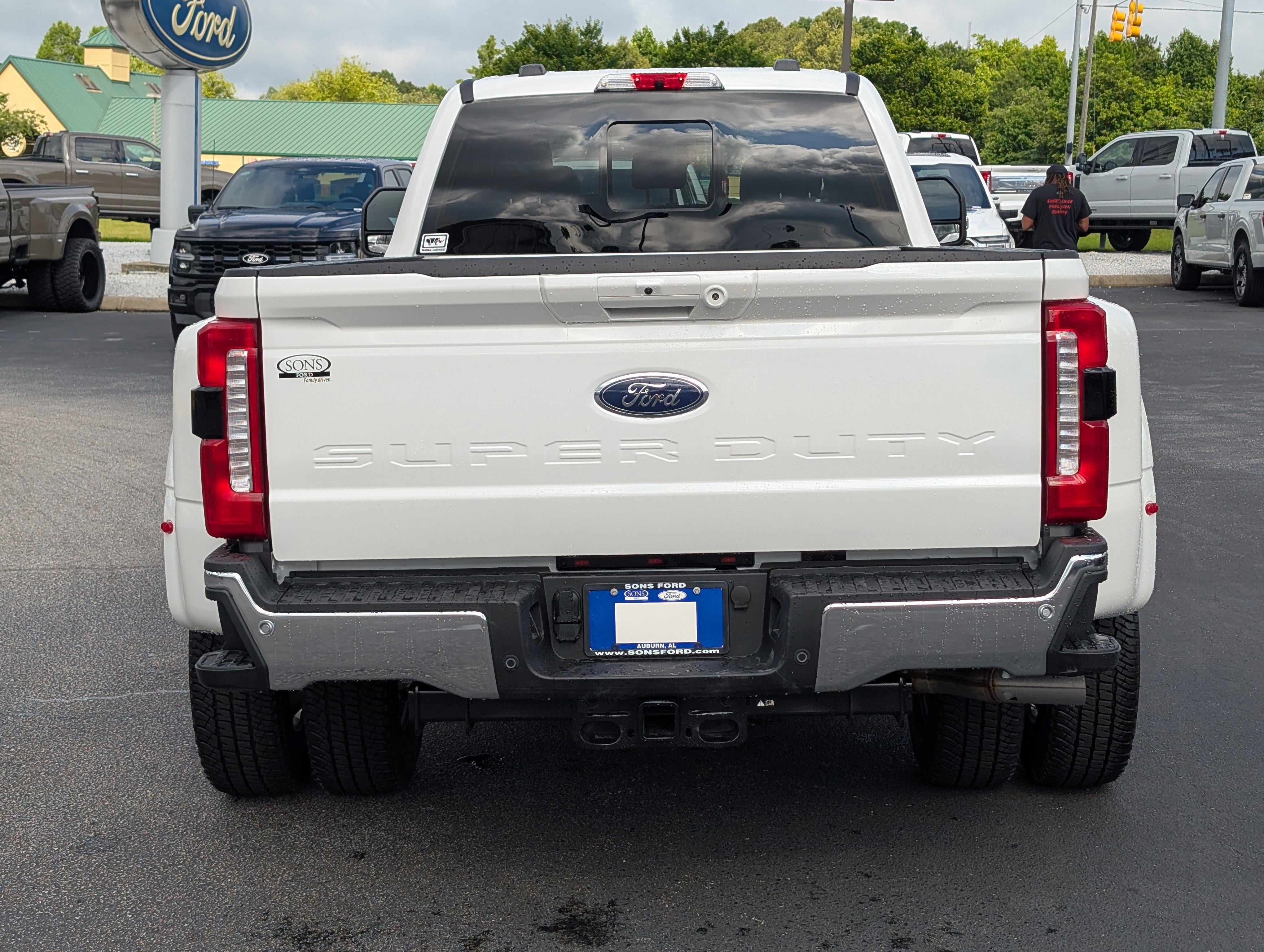New 2026 Star White Metallic Tri-Coat FORD F-350® Lariat® image 10