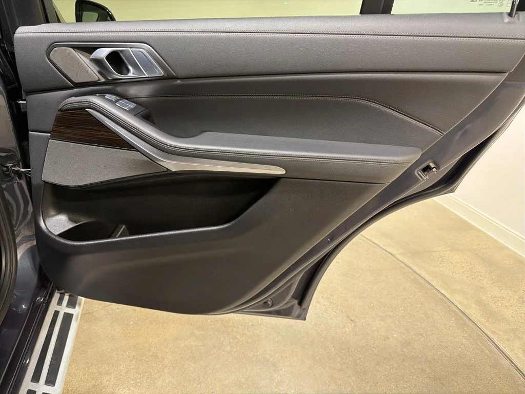 Used 2020 Gray Metallic BMW xDrive40i image 26