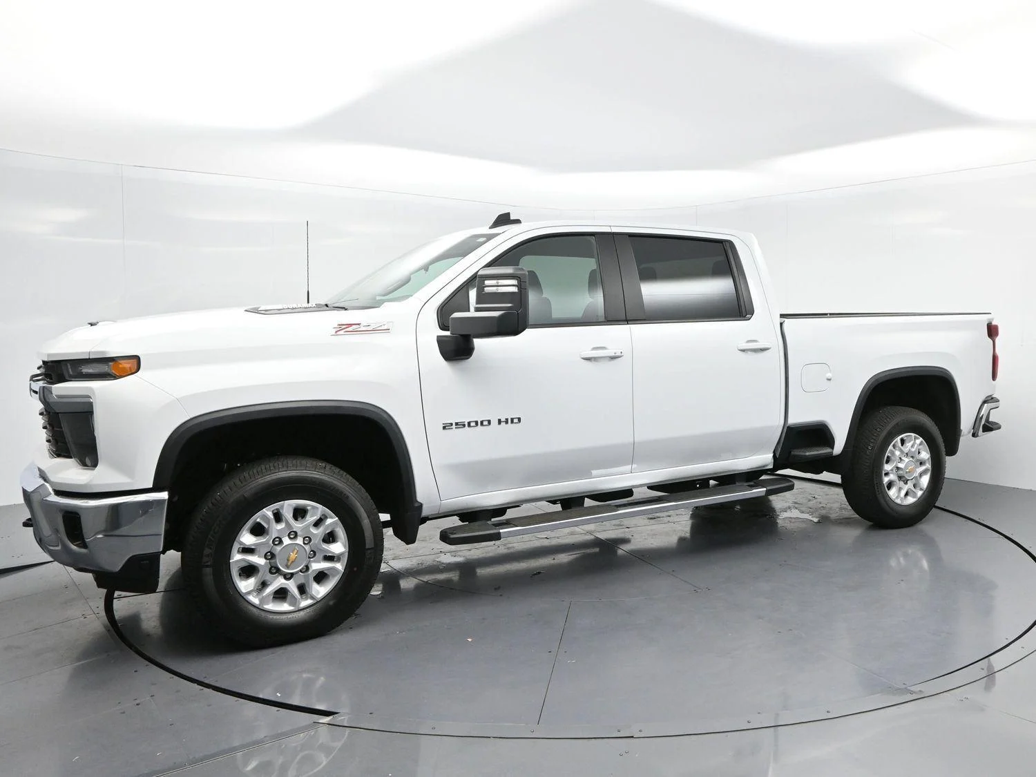 Used 2025 Summit White Chevrolet LT image 4