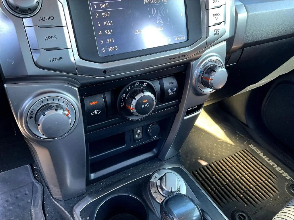 Used 2019 Midnight Black Metallic Toyota SR5 image 7