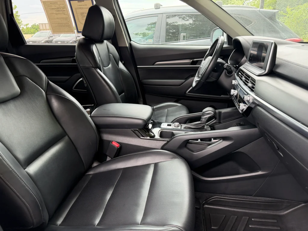 Used 2022 Glacial White Pearl Kia LX image 12