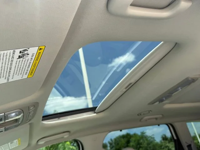 Used 2021 White Kia SX image 29