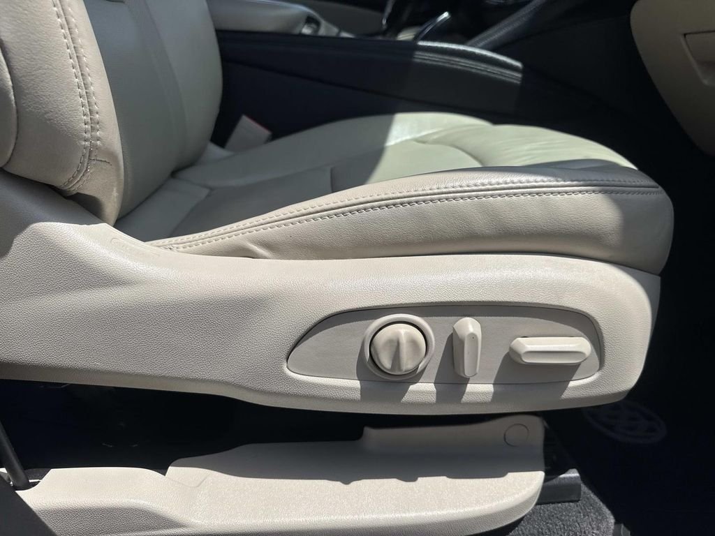 Used 2019 White Buick Essence image 12