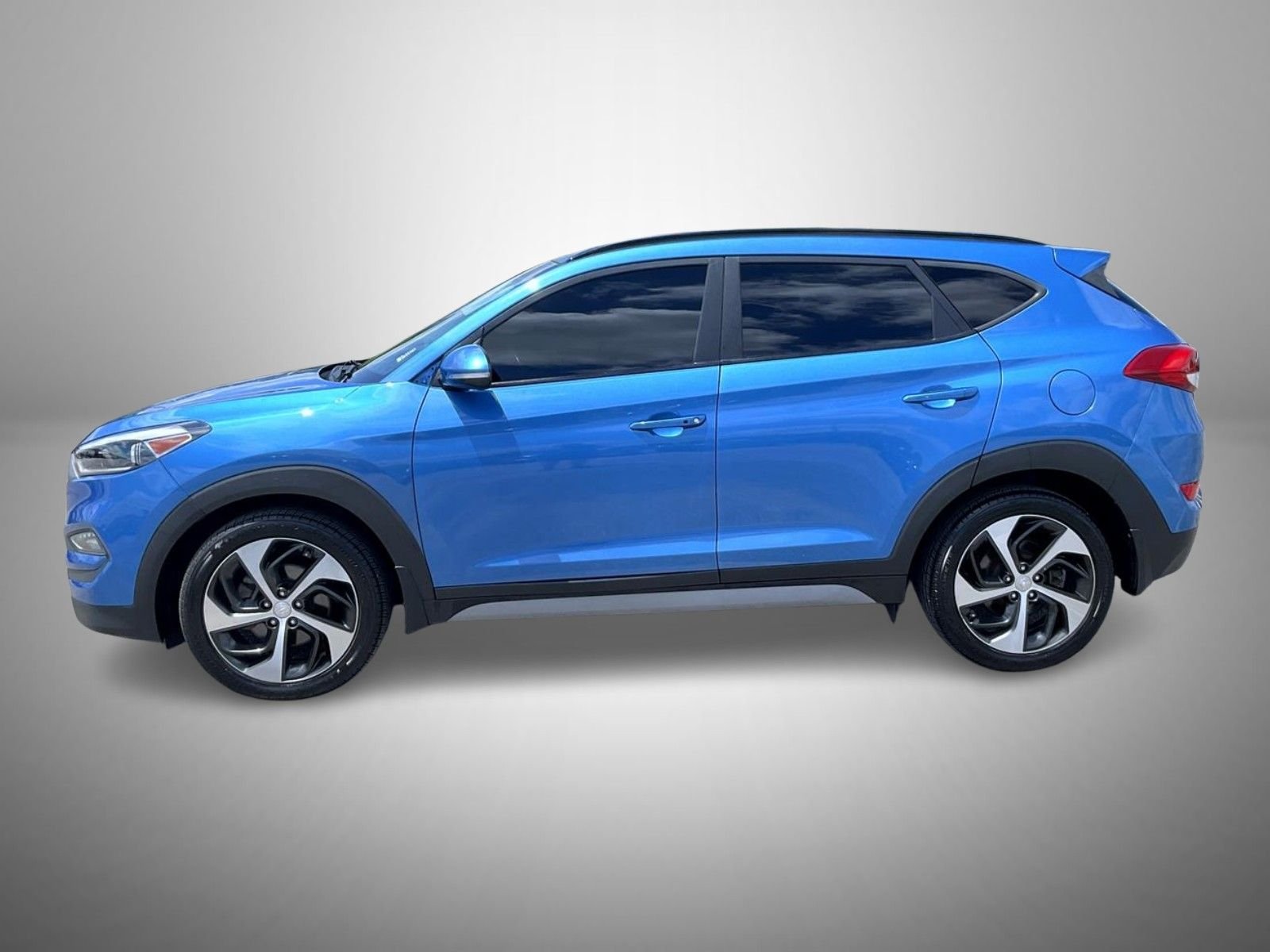 Used 2018 Blue Hyundai Value image 8