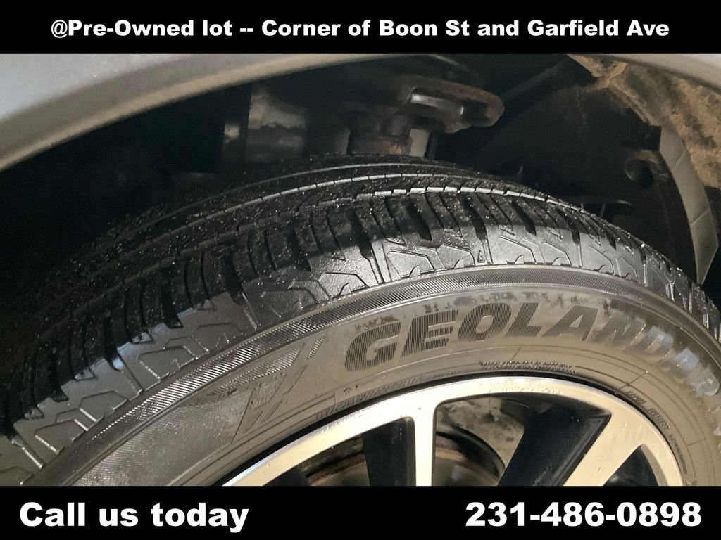 Used 2019  Nissan SL image 11