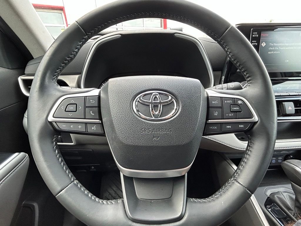 Used 2022 Moon Dust Toyota XLE image 33