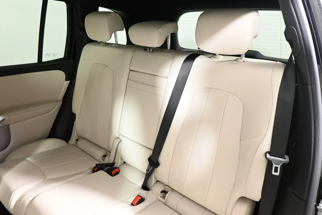 Used 2026 Black Mercedes-Benz GLB 250 image 4
