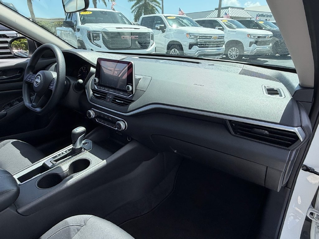 Used 2025 White Nissan 2.5 S image 17