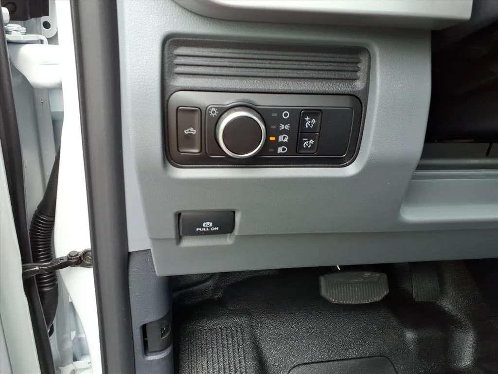 New 2026 Oxford White Ford F-350® XL image 17