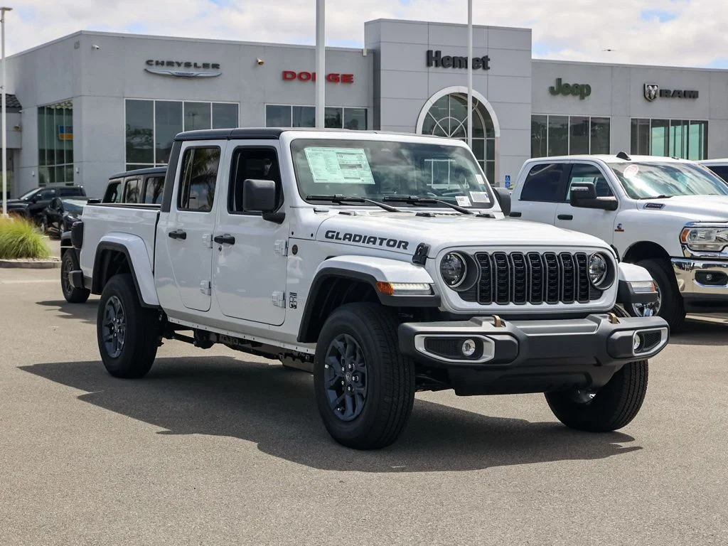 New 2026 Bright White Clear-Coat Exterior Paint Jeep 85th Anniversary Edition image 2