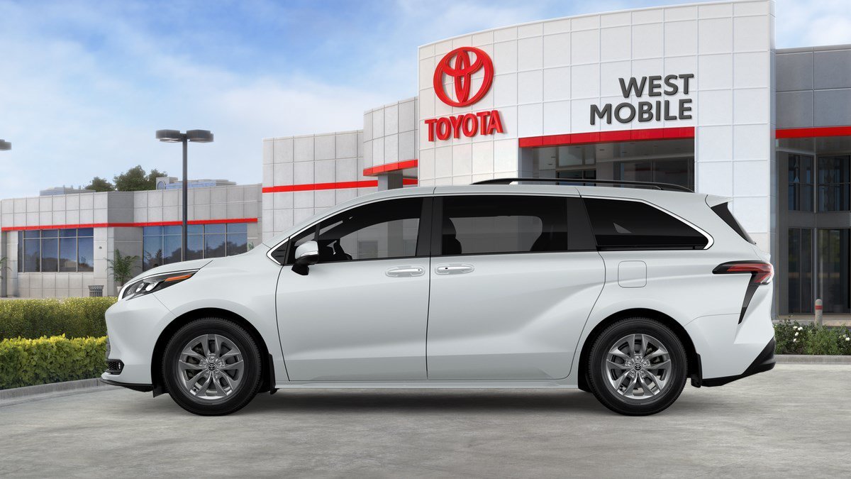 New 2026 Wind Chill Pearl <sup>1</sup> Toyota  XLE image 6