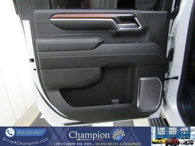 Used 2024 White Frost Tricoat GMC Denali image 27
