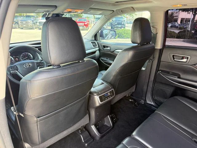 Certified Used 2019 OOH LA LA ROUGE MICA Toyota XLE image 31